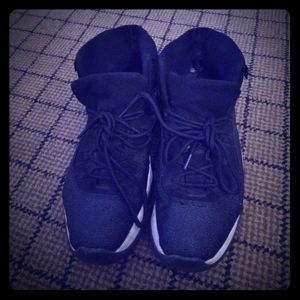 Size 10 space jams men's sports shoes